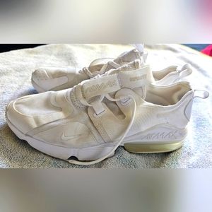 Nike Womens Air Max Infinity Size